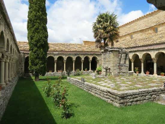 Claustro de Roda de Isábena